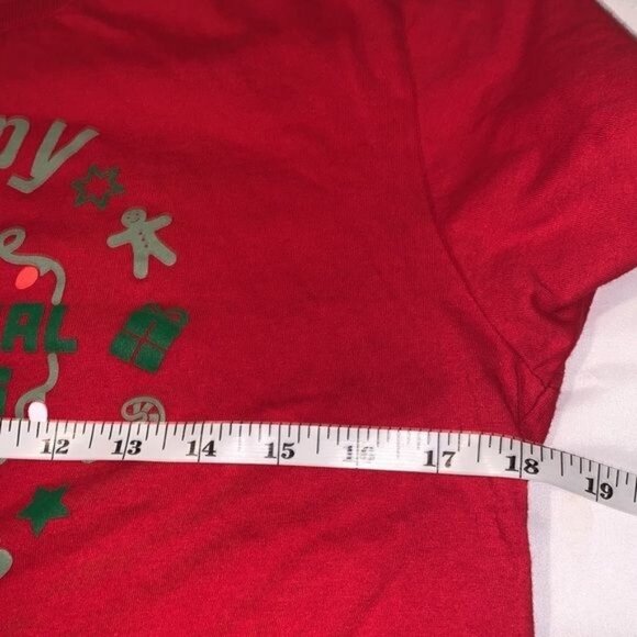 Universal Studios Happy Holidays Youth XL Red T-Shirt - Picture 7 of 7